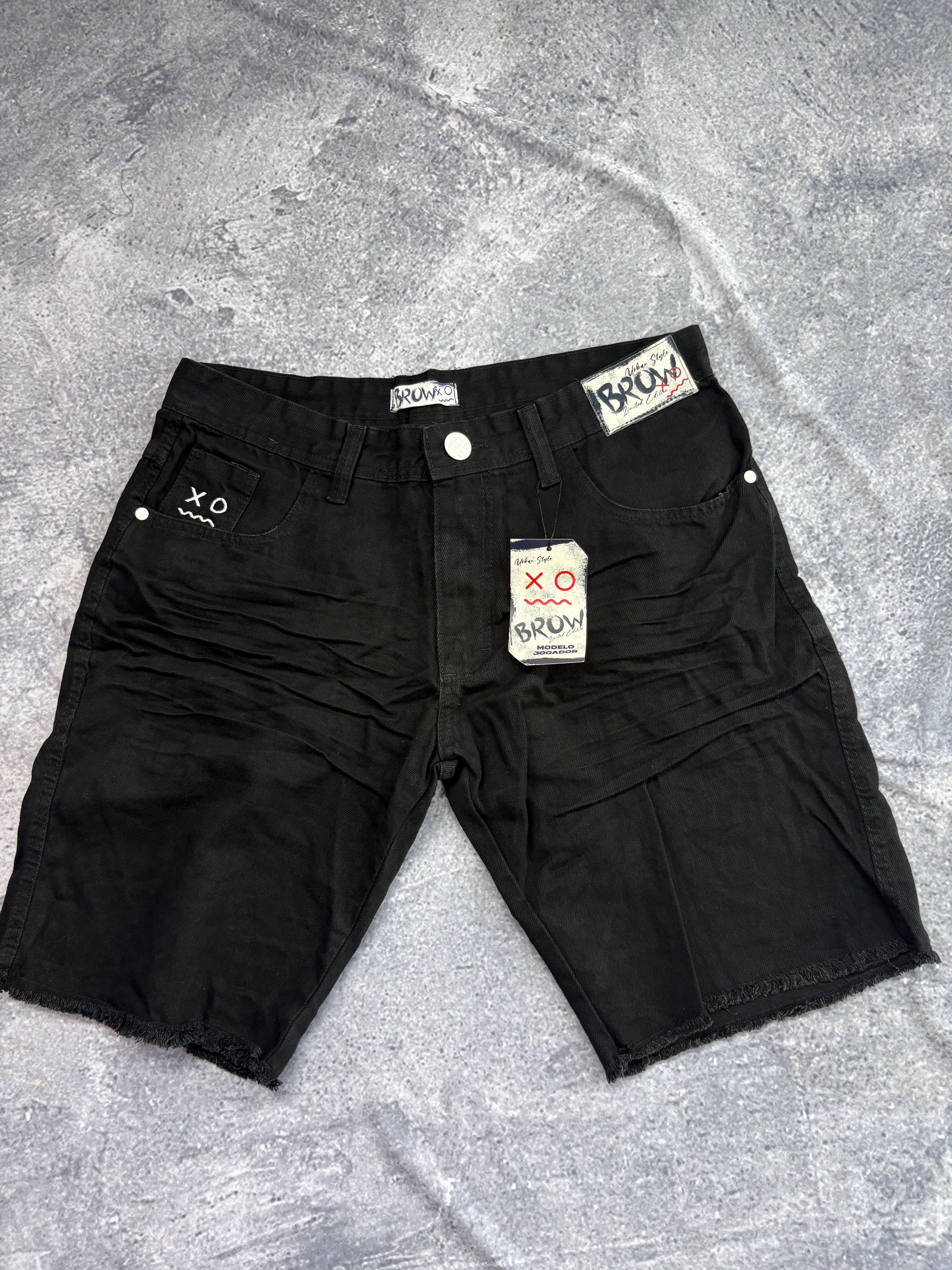 BERMUDA JOGADOR BROW JEANS PRETA, detalhe branco