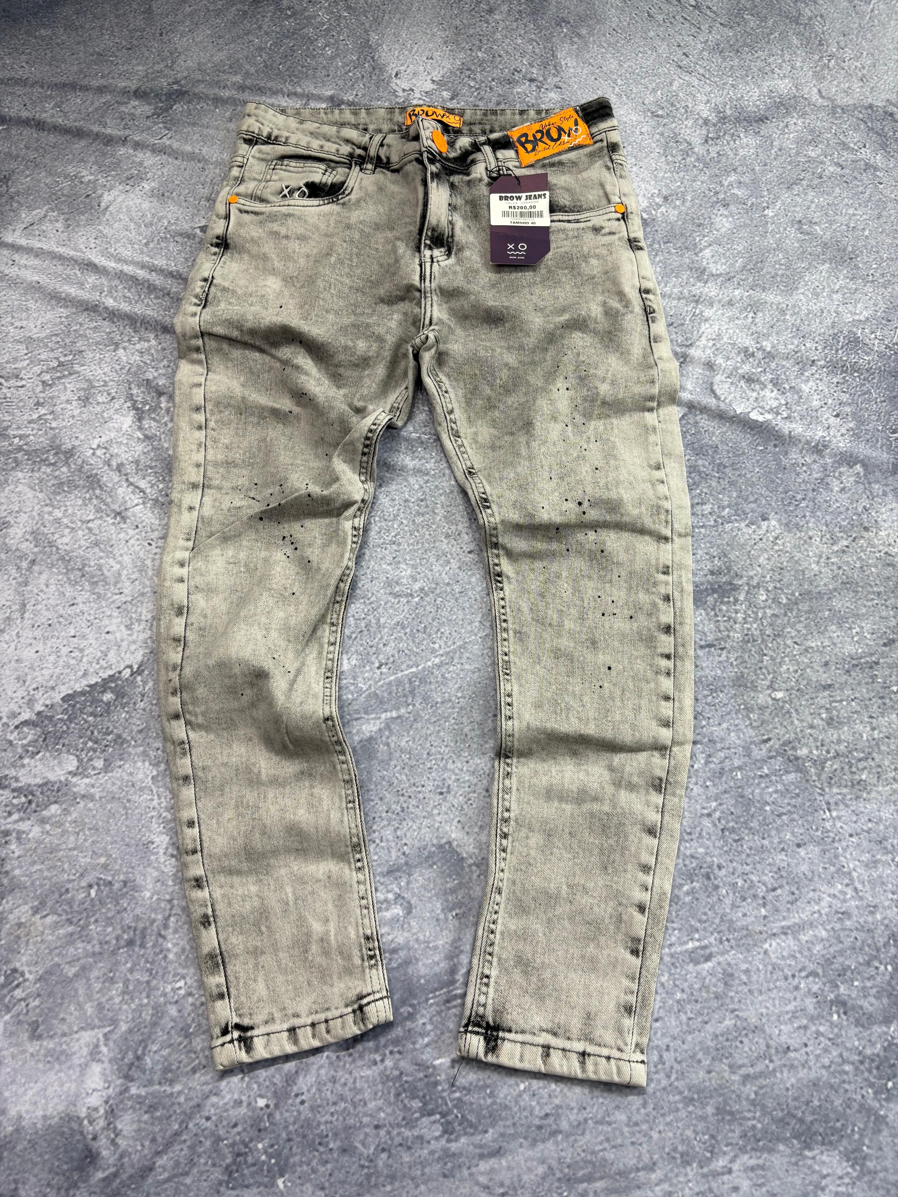 CALÇA JOGADOR BROW JEANS CINZA Detalhe laranja