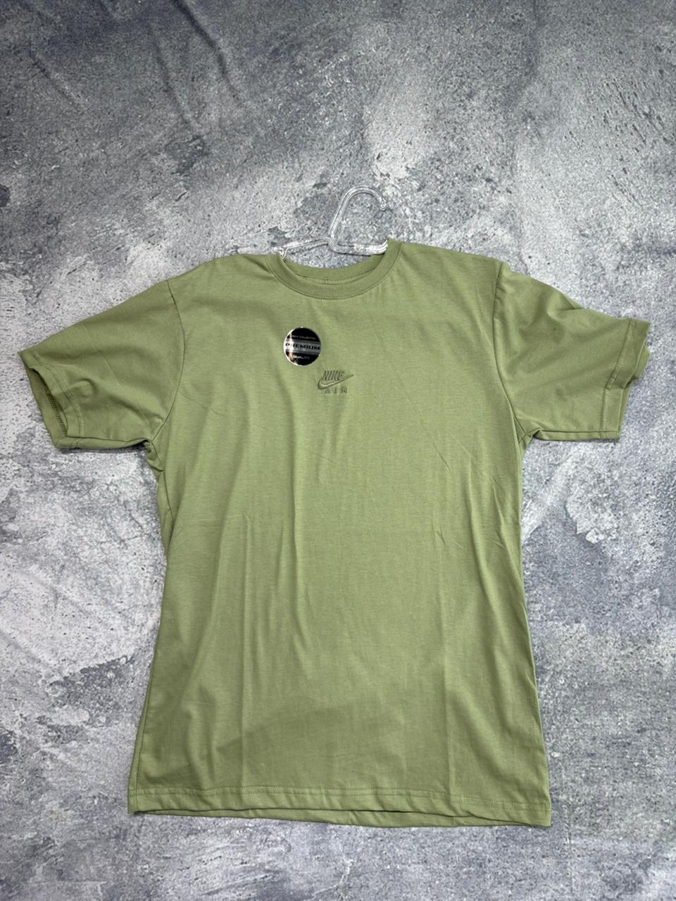 CAMISETA MALHA PREMIUM NIKE • 30.1 PENTEADA \& LAVADA VERDE BASICA
