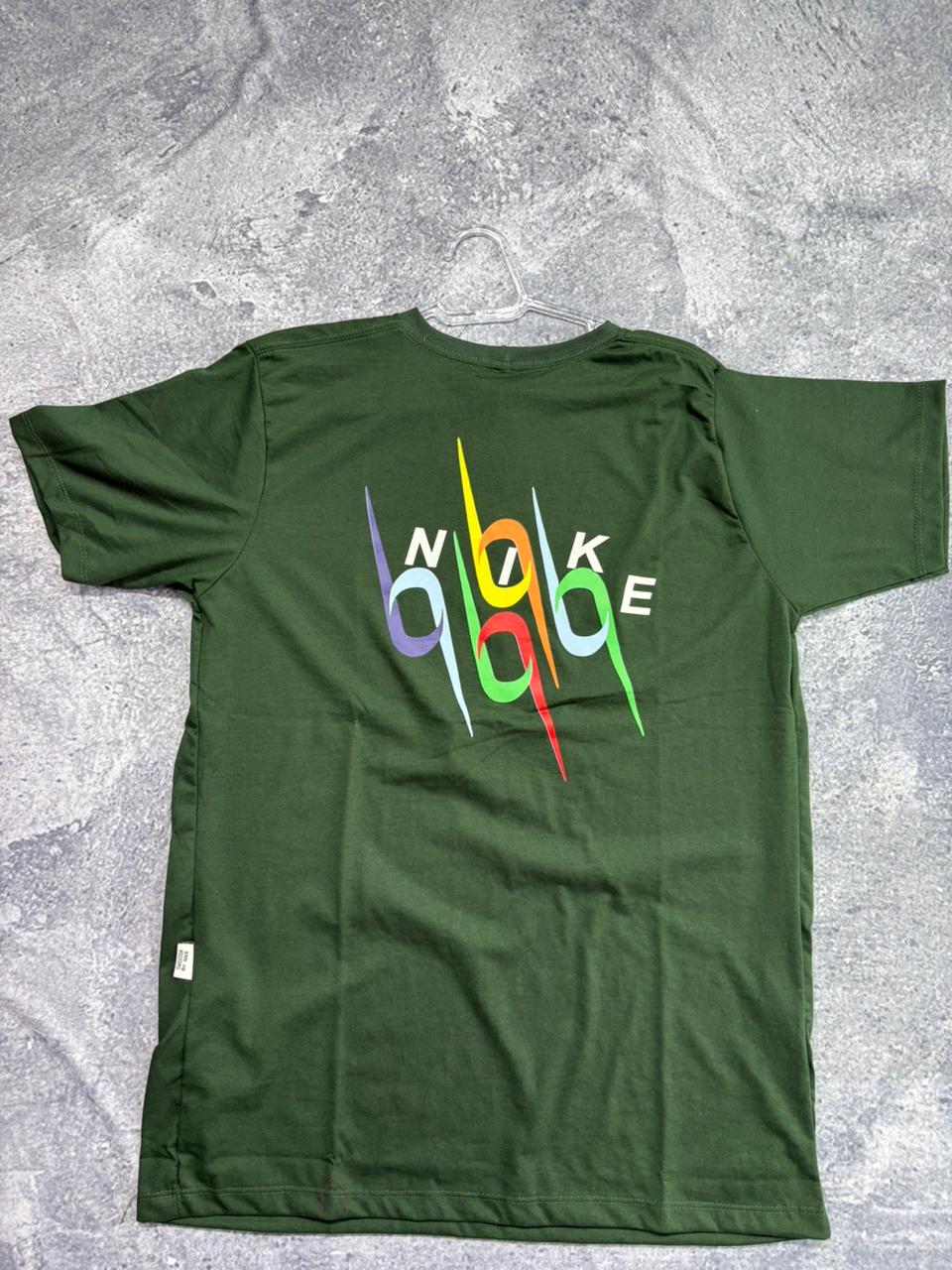 CAMISETA MALHA PREMIUM NIKE • 30.1 PENTEADA \& LAVADA VERDE