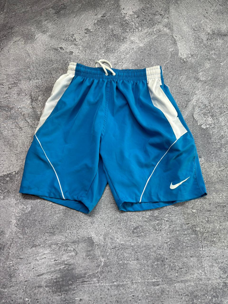 SHORT ELASTANO NIKE  PREMIUM AZUL CLARO listra branca