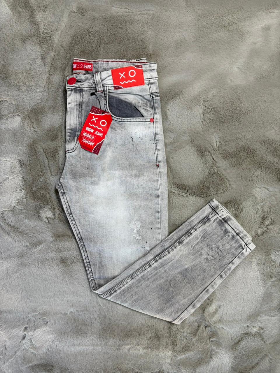 CALÇA JOGADOR BROW JEANS CLARA BASICA DETALHE VERMELHO