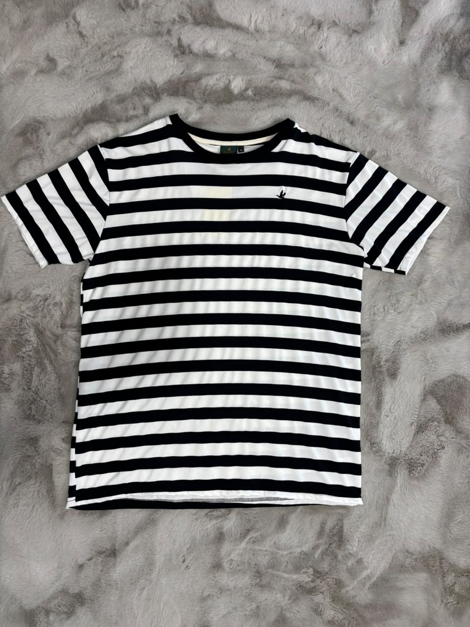CAMISETA BROOKSFIELD LISTRADA PRETO E BRACO