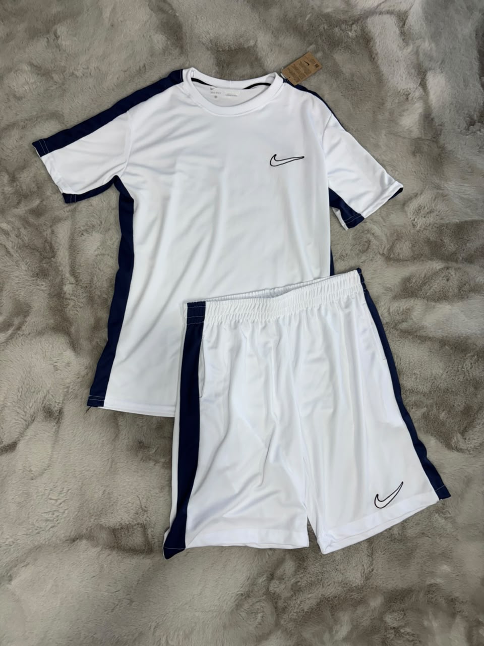 CONJUNTO NIKE DRY FIT BRANCO E AZUL