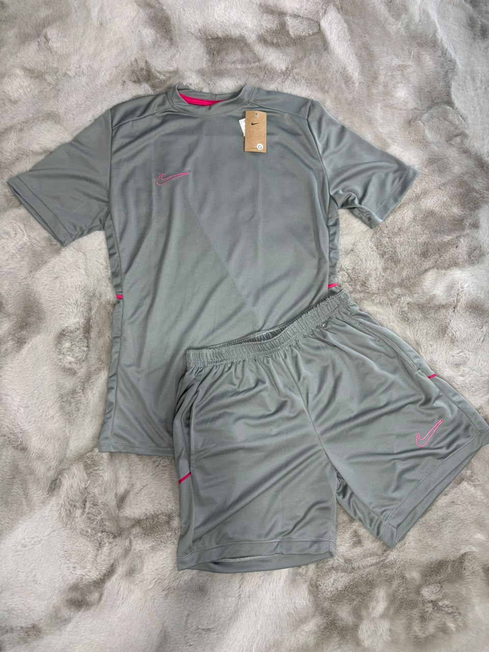 CONJUNTO NIKE DRY FIT  CINZA E ROSA
